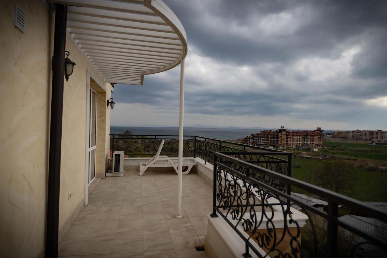 Семеен Хотел Прованс Ахелой Exterior foto