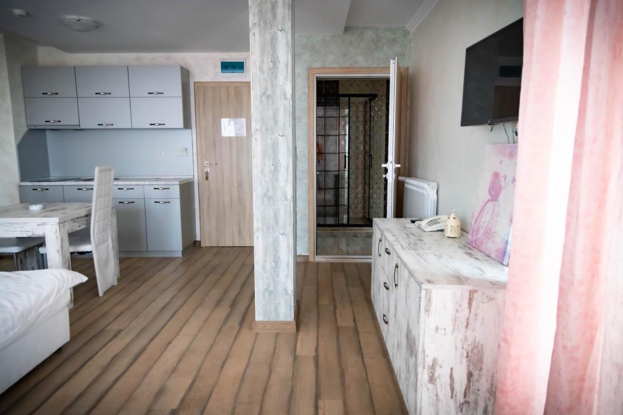 Семеен Хотел Прованс Ахелой Exterior foto